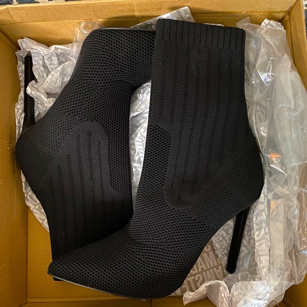 New in box, Steve Madden pump booties